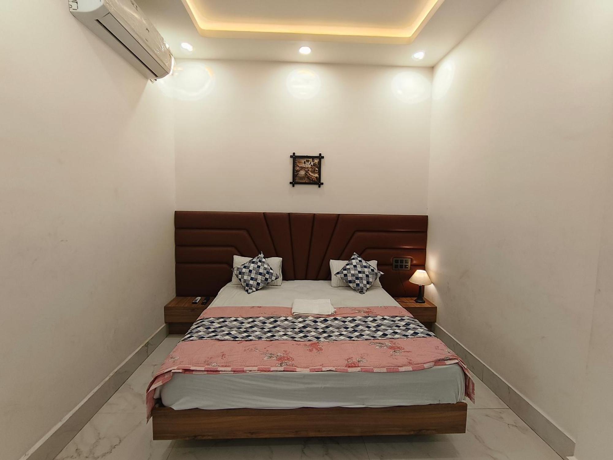 Hotel Modi Palace, Chanderi Mp Extérieur photo