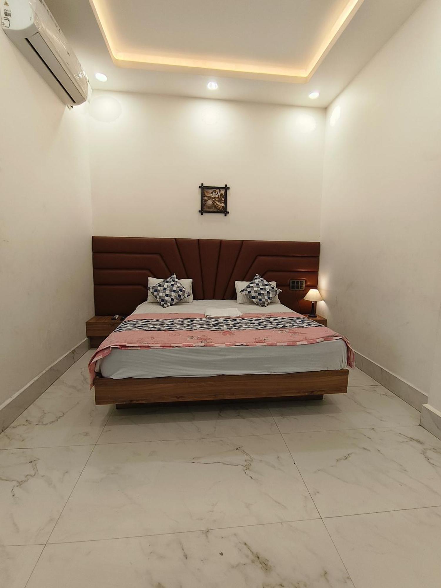 Hotel Modi Palace, Chanderi Mp Extérieur photo