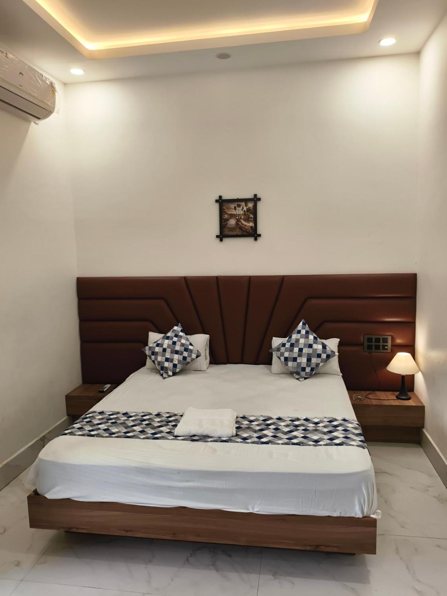 Hotel Modi Palace, Chanderi Mp Extérieur photo