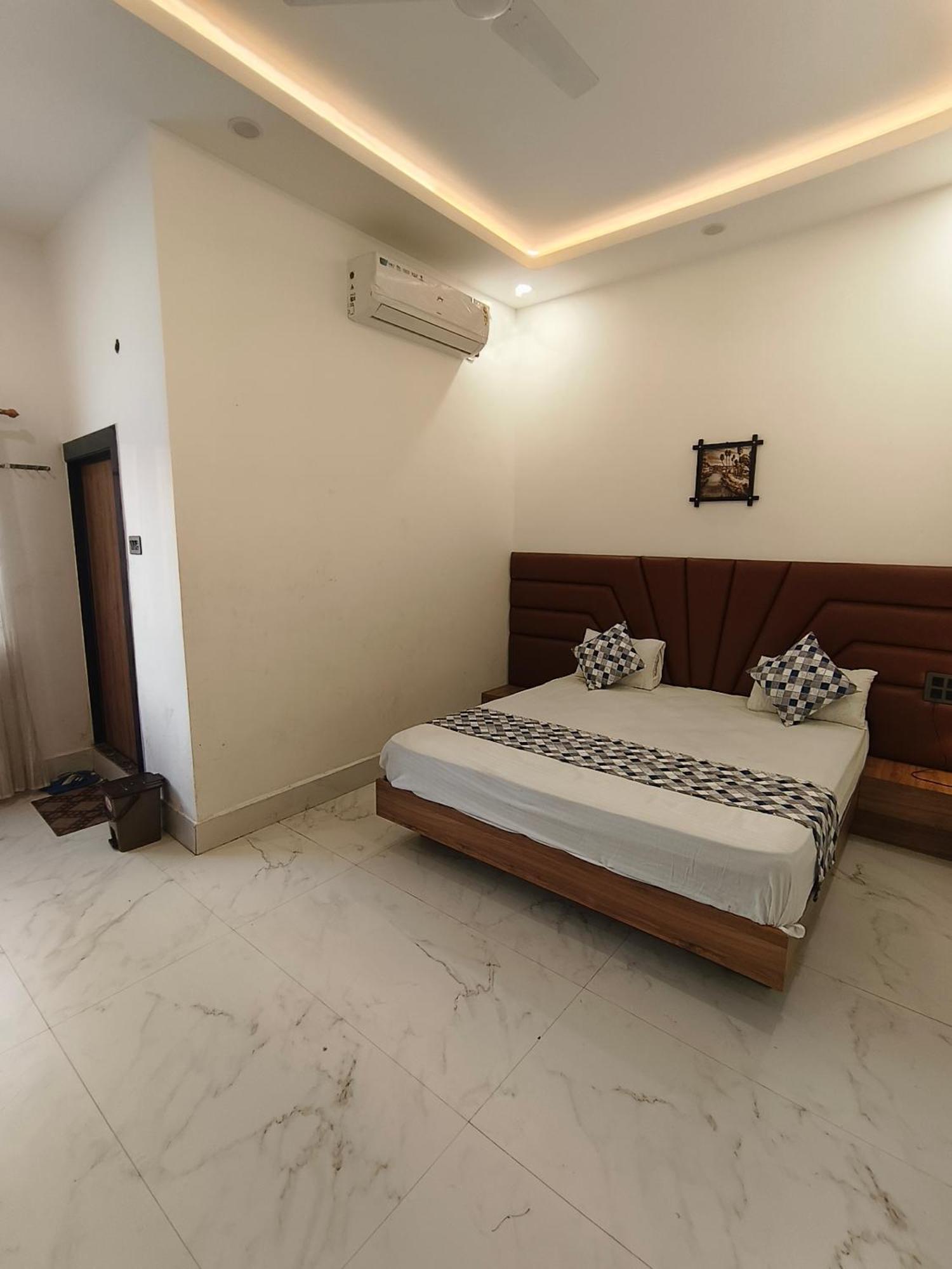 Hotel Modi Palace, Chanderi Mp Extérieur photo